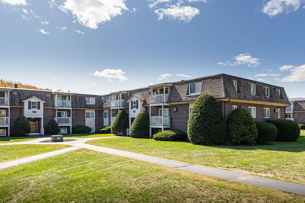 Elegant Exterior View at Ashford Crossing, Massachusetts, 01545
