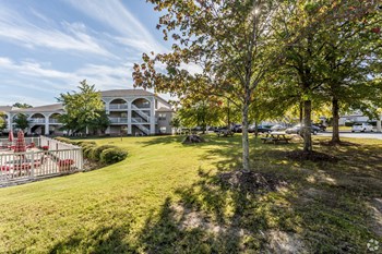 parham pointe apartments little rock ar outside area picnic area - Photo Gallery 12
