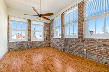 344 St. Joseph St. Studio-2 Beds Apartment for Rent - Photo Gallery 8