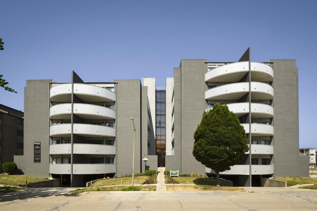 an image of an apartment building