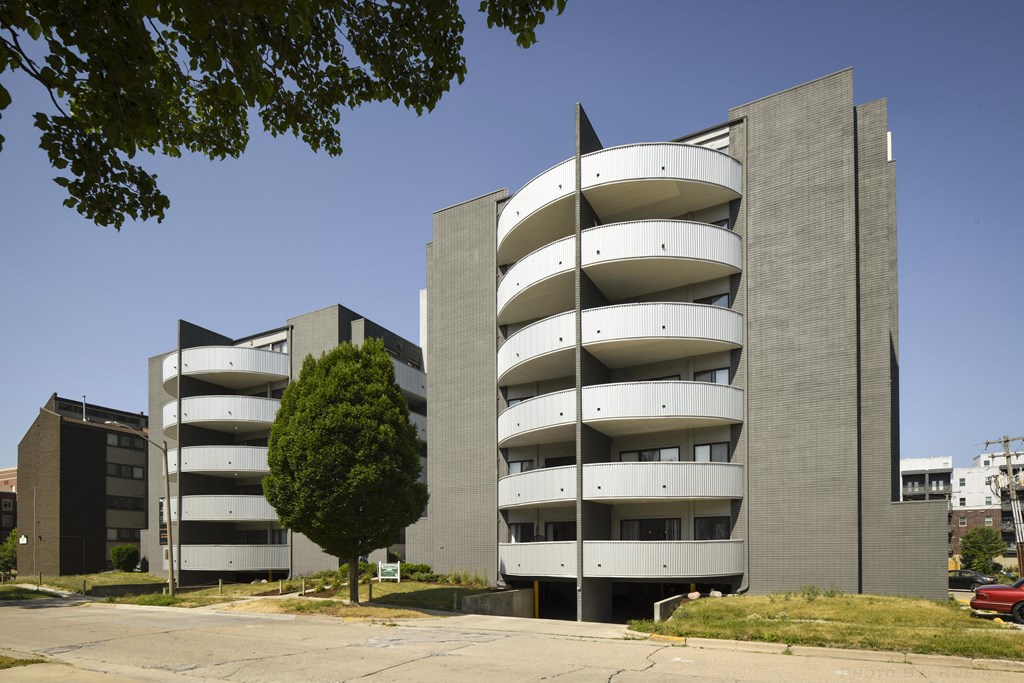 a picture of an apartment building