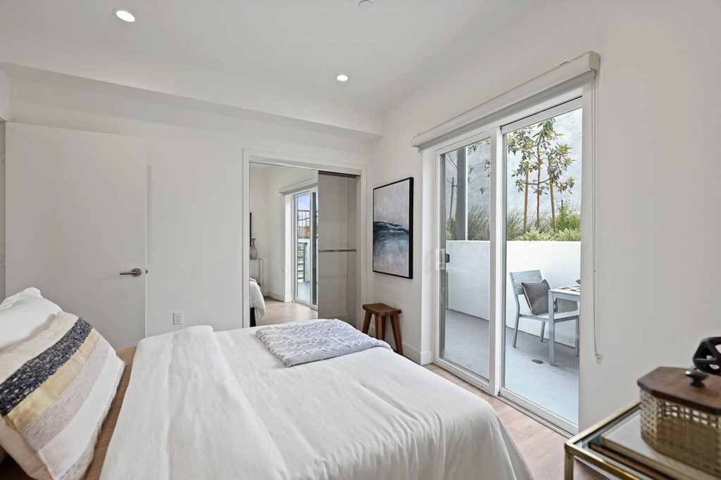 additional photo for property listing at luxurious beach house for the whole family hermanus, western at The Fairfax Flats Apartments, Los Angeles, California