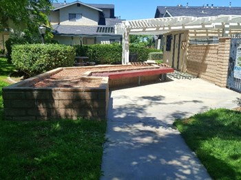 43253 20th St. 2-3 Beds Apartment, Townhouse for Rent - Photo Gallery 2