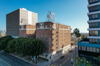 A view of a street with a building that has a sign that says "Mark Twain".