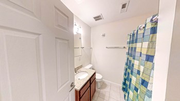 1 bedroom: Full Bath - Photo Gallery 4