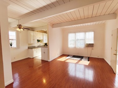 1376 N Serrano Ave 1-2 Beds Apartment for Rent Photo Gallery 1