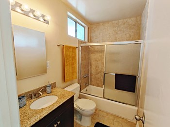 1029 N Ardmore Ave Studio-2 Beds Apartment for Rent - Photo Gallery 2