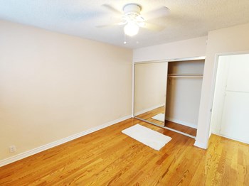 1029 N Ardmore Ave Studio-2 Beds Apartment for Rent - Photo Gallery 3