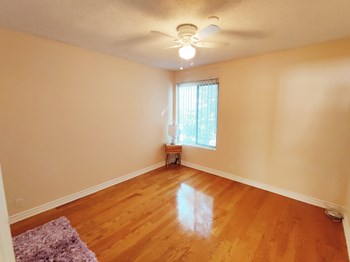 1029 N Ardmore Ave Studio-2 Beds Apartment for Rent - Photo Gallery 5