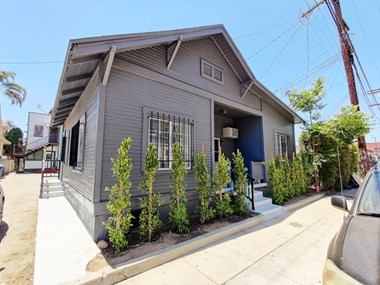 1410 S Westmoreland Ave Studio-3 Beds House for Rent - Photo Gallery 1