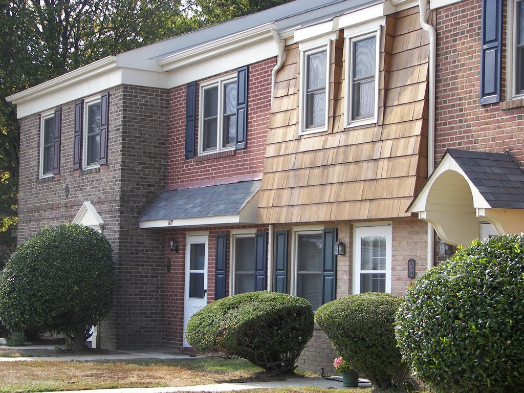 Adams Court Townhouses are 5 of the 15 townhouses on Adams Court Adams Court Townhouses - 5 townhouses on Adams Court