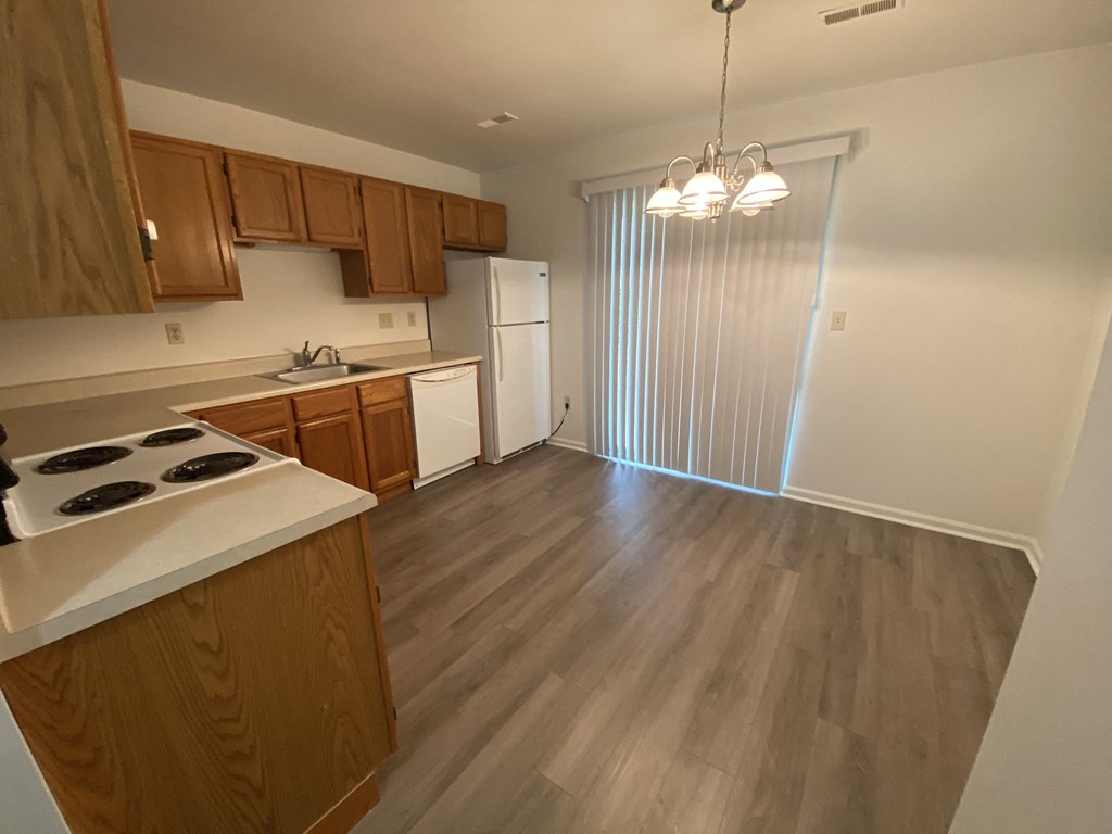 Courtside Apartments - 55+ Community - Eat-in Kitchen / Electric Range / Dishwasher / Refrigerator / Sliding Door to Patio/Balcony