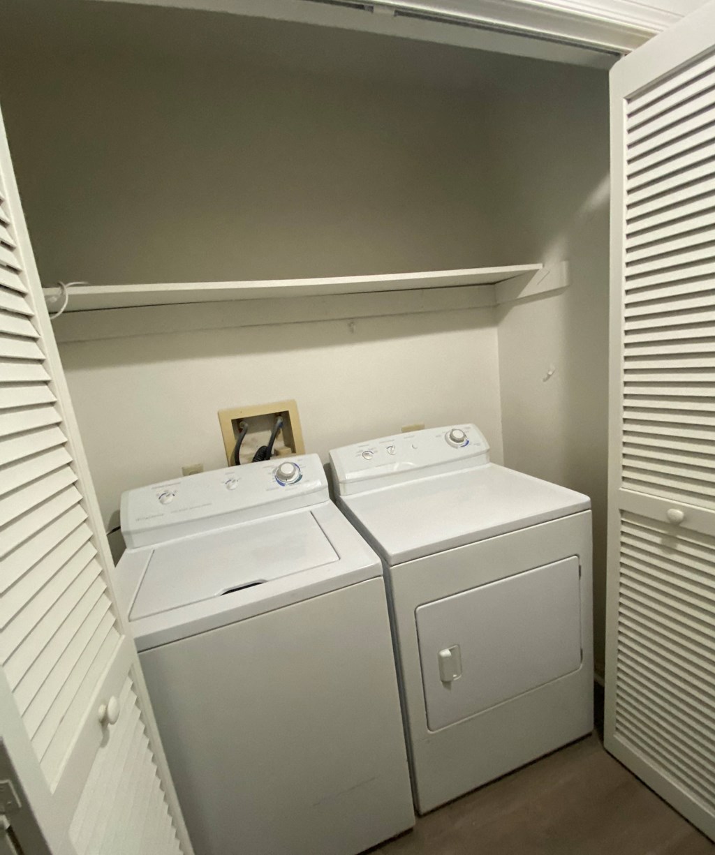 Courtside Apartments - 55+ Community - Full-size washer and dryer