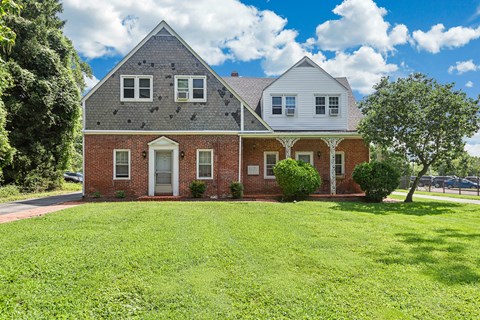 Kings Court Apartments - Carriage House - Building Exterior