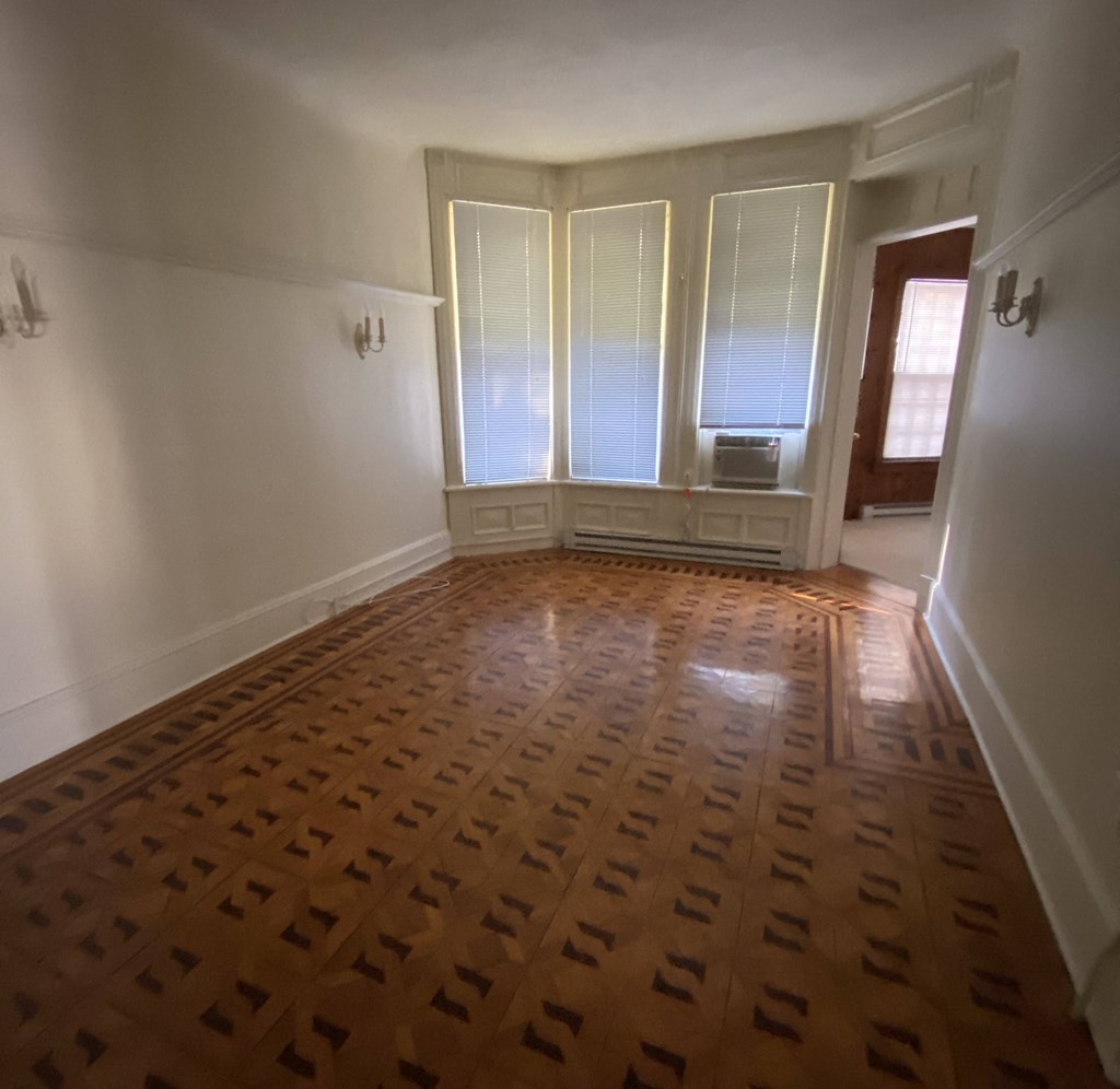 Kings Court Apartments - Front House - Dining Room / Wood Parquet flooring