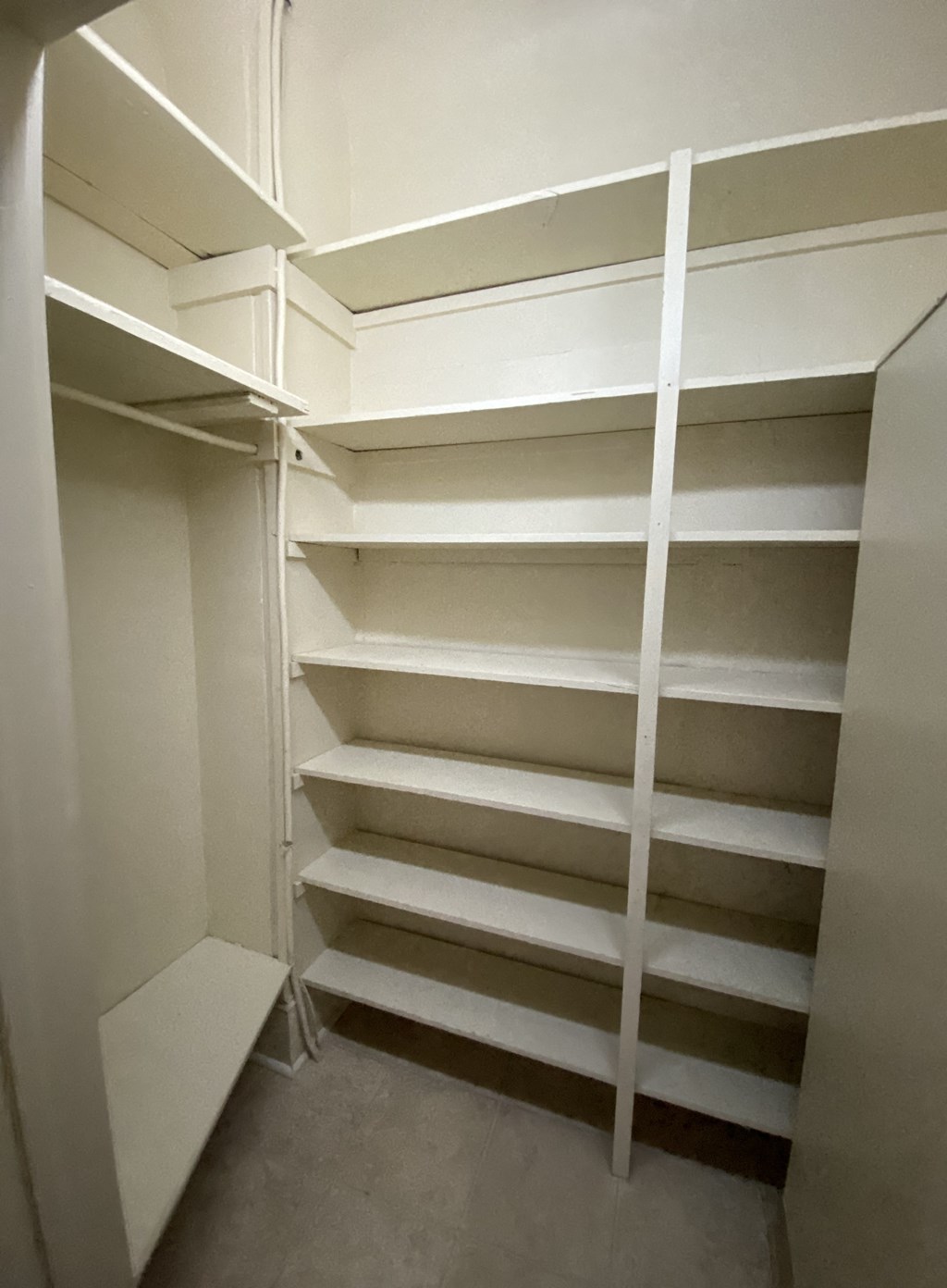 Kings Court Apartments - Front House - Walk-in Pantry/Closet