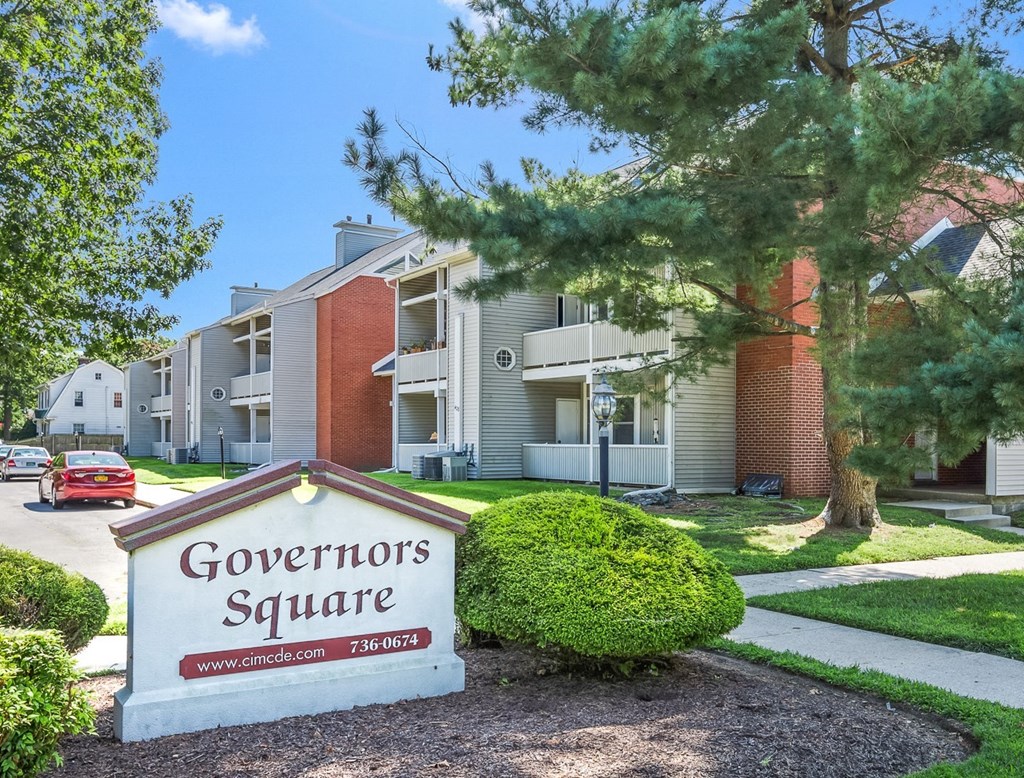Governors Square Apartments - Building Exterior