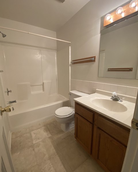 Kings Court Apartments - Main Building - Bathroom / Bathtub / Vanity / Mirror / Vinyl flooring