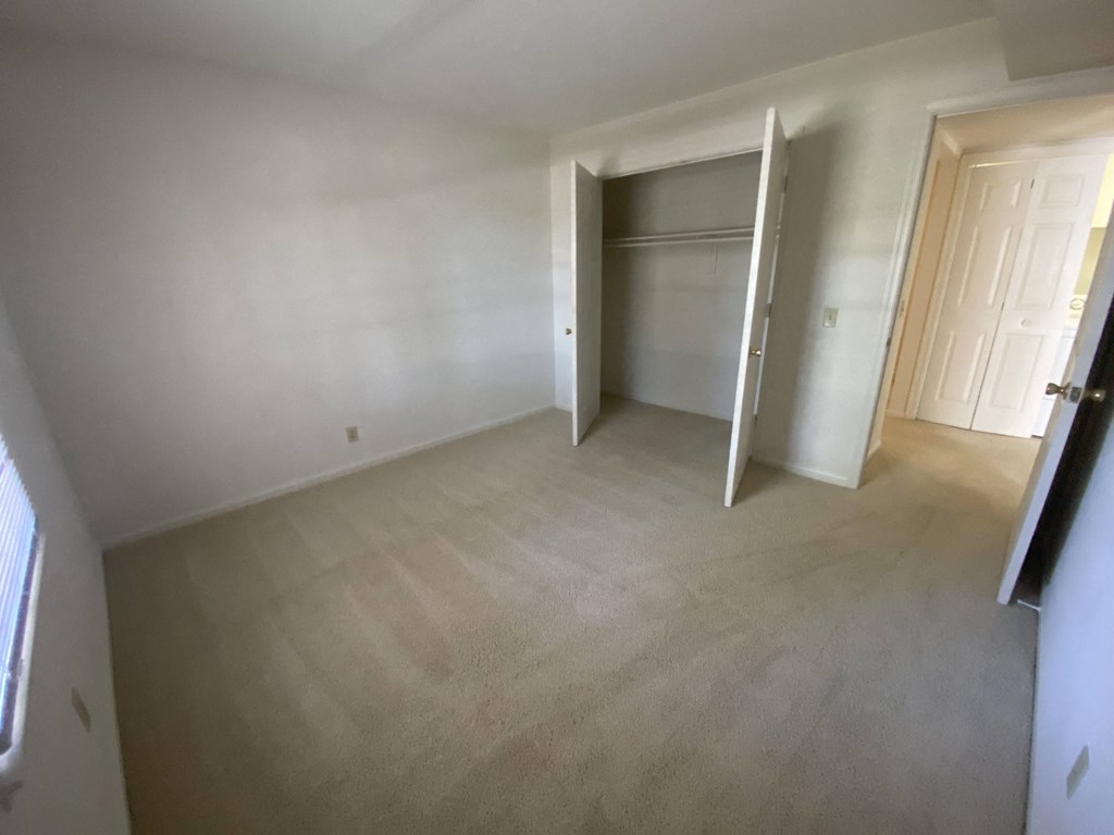 Kings Court Apartments - Main Building - Bedroom / Bedroom Closet / Wall-to-wall carpet