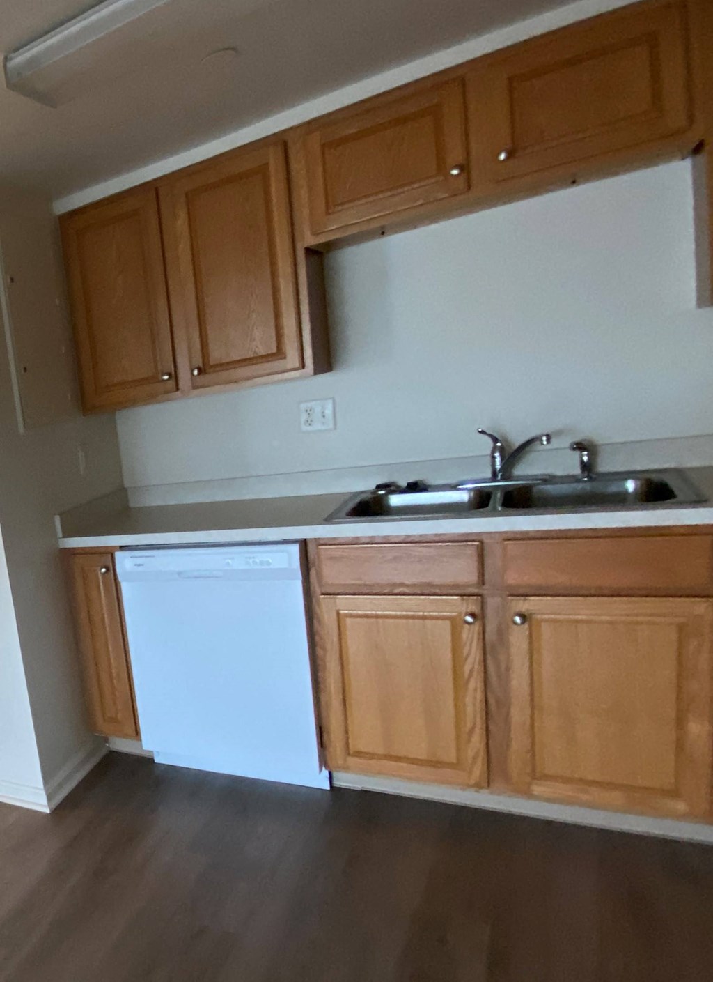 Loockerman Square Apartments - Kitchen / Dishwasher / wood-grain cabinets
