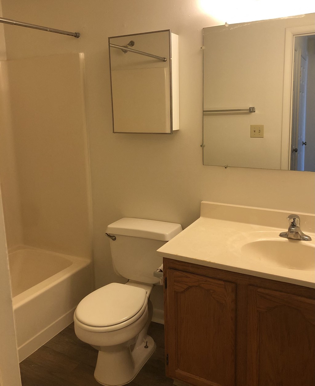 Loockerman Square Apartments - Full bathroom with tub.