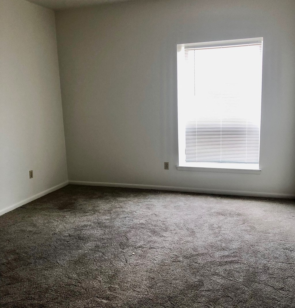 Loockerman Square Apartments - Bedroom / Wall-to-wall carpet