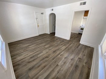 826 - 838 S Bradford St 2 Beds Apartment for Rent - Photo Gallery 5