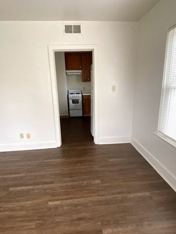 Living Room - Mitten 826 - 838 S Bradford St 2 Beds Apartment for Rent - Photo Gallery 6