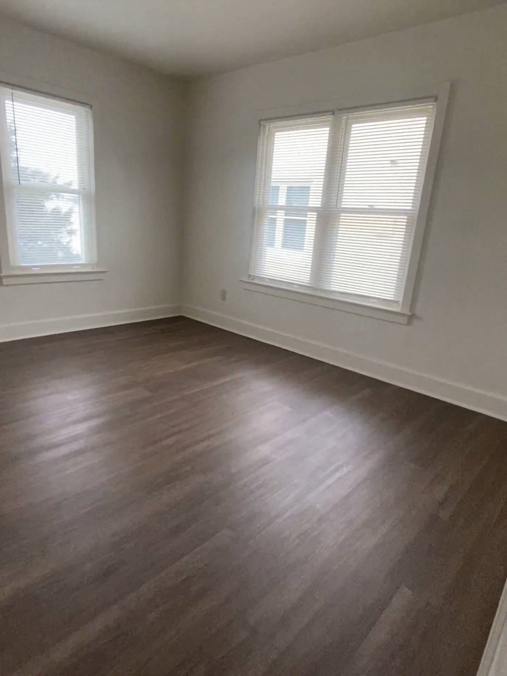 Mitten Apartments - Bedroom / Wood-grain, vinyl plank flooring