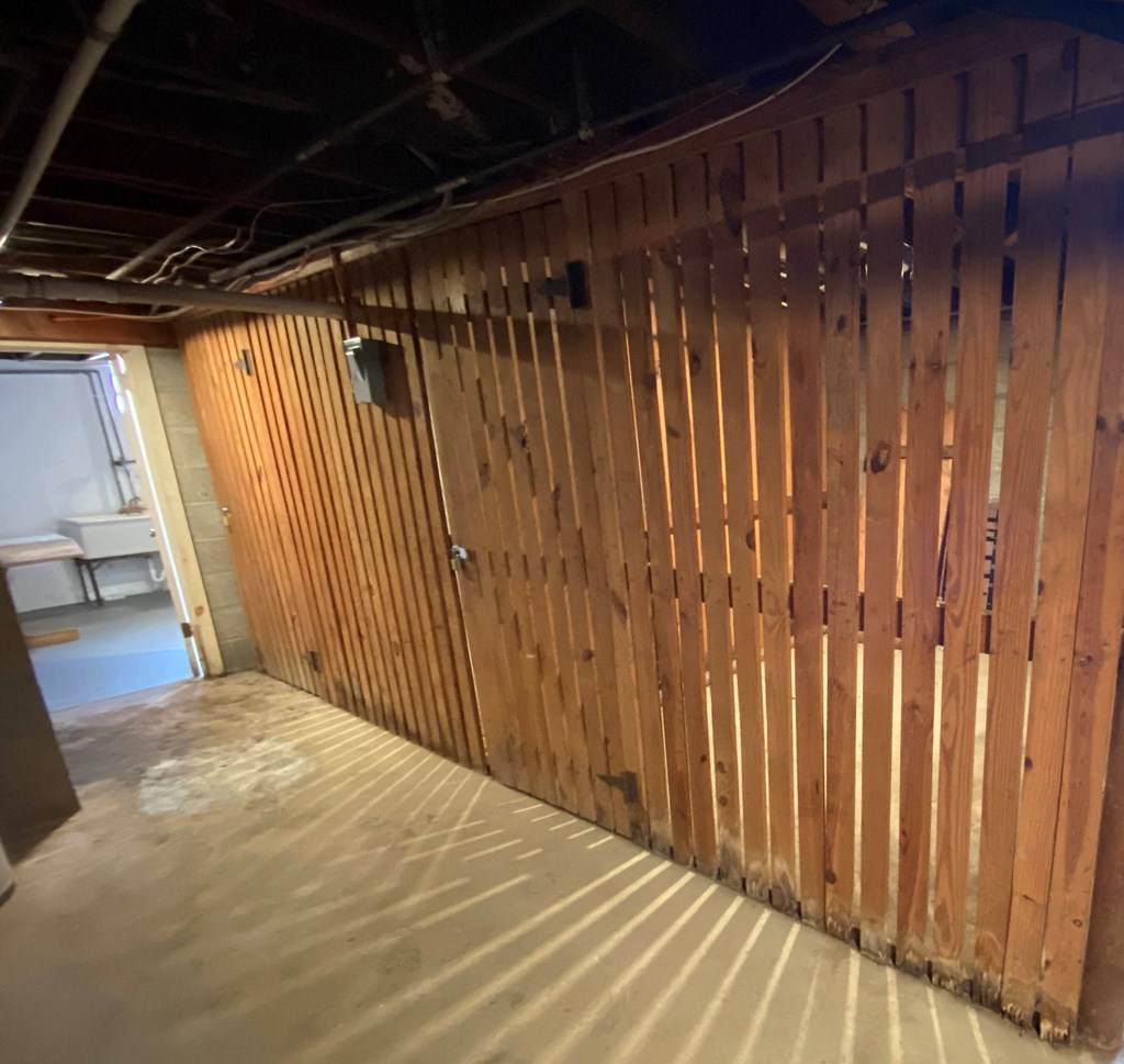 Mitten Apartments - Rentable Storage Units