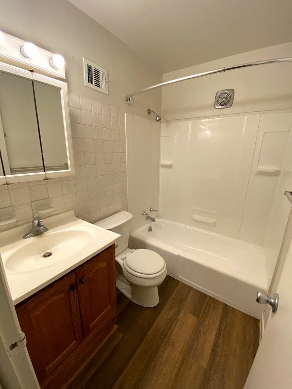 Governors Square Apartments - Full-bath with bathtub / Vanity / Mirror / Wood-grain vinyl plank flooring