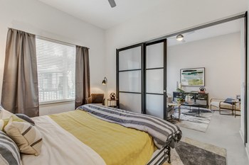 2900 Race Street Studio-2 Beds Apartment for Rent - Photo Gallery 6
