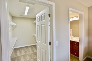 Crestwood - 2BR/ 2BTH Laurel Bluff Apartments Reynoldsburg, Ohio - Photo Gallery 4