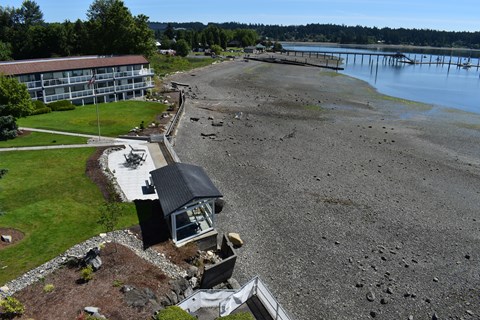 a view of the beach from the top of the building