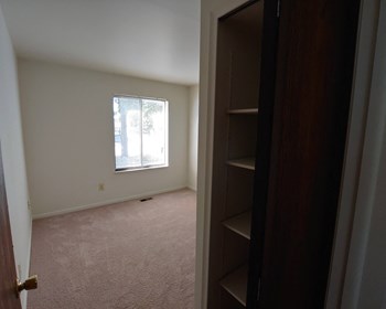 952 Dewey St. 1-2 Beds Apartment for Rent - Photo Gallery 6