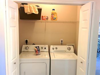 Washer/Dryer Included