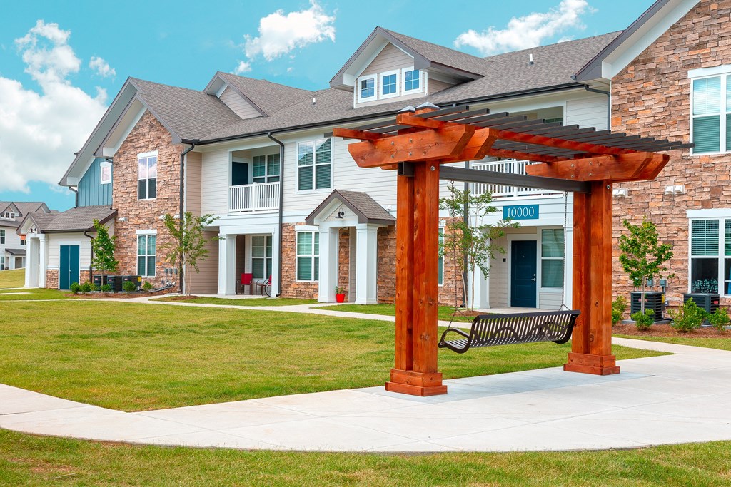swing in courtyard at Creekside at Providence, Mt Juliet, Tennessee