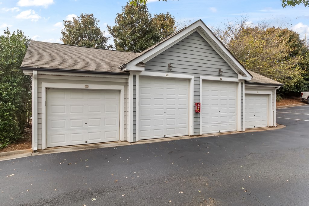 Garages Available at The Pointe at Suwanee Station, Suwanee, 30024