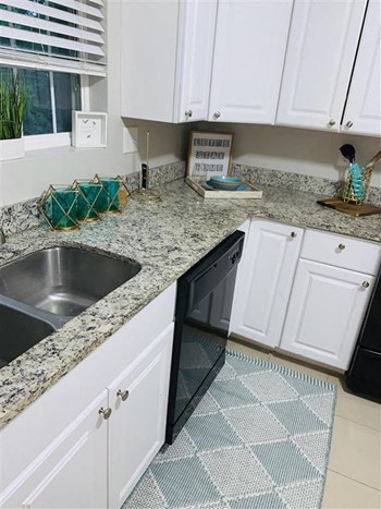 1376 Custer Ave SE 2-3 Beds Apartment for Rent - Photo Gallery 3