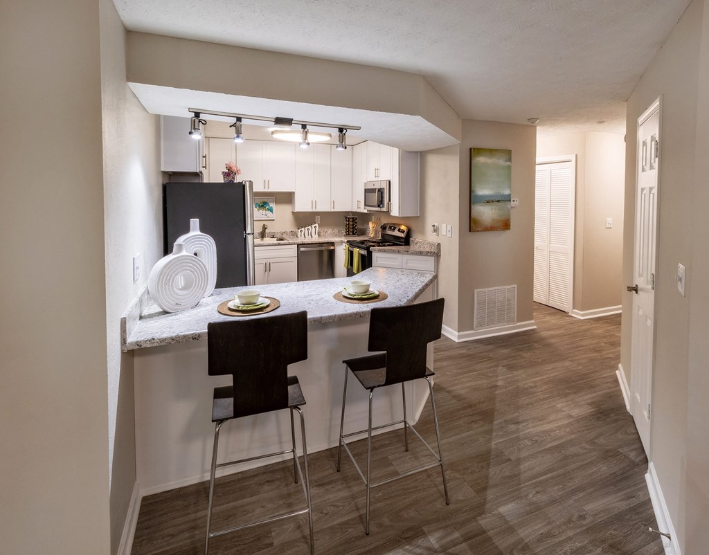 a kitchen and dining area in a 555 waverly unit at Seven Pines, Alpharetta, GA