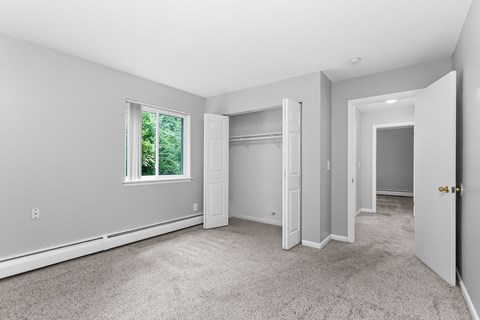 an empty bedroom at Eagle Pointe New London
