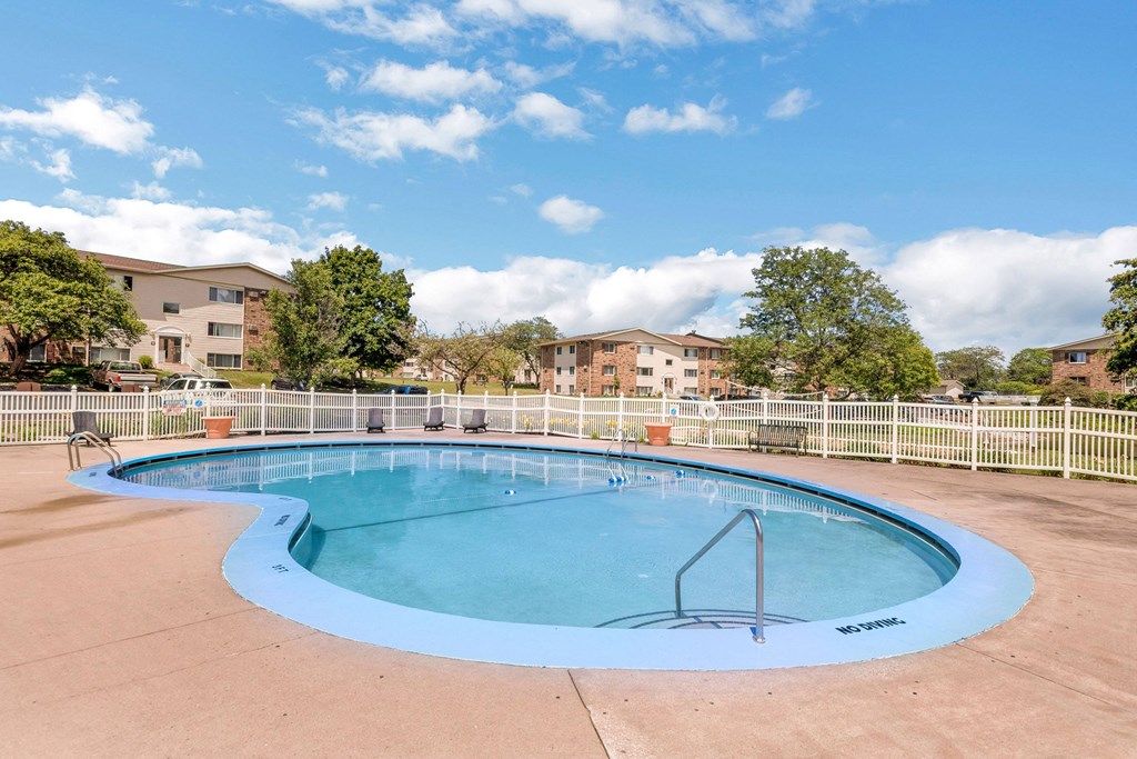 Pool at St Charles Square Apartments, Carol Stream, IL, 60188