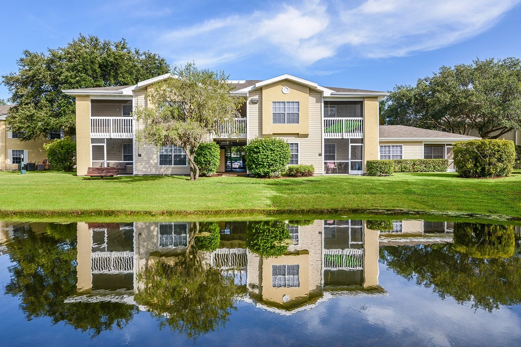 Hunters Glen Apartments Sarasota Building with Lake