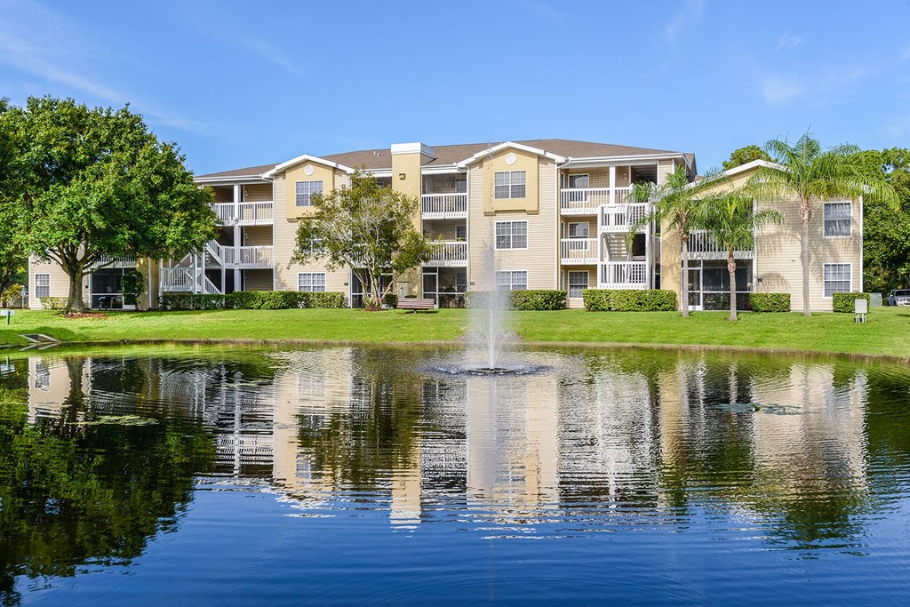 Hunters Glen Apartments Sarasota Buildings and Lake