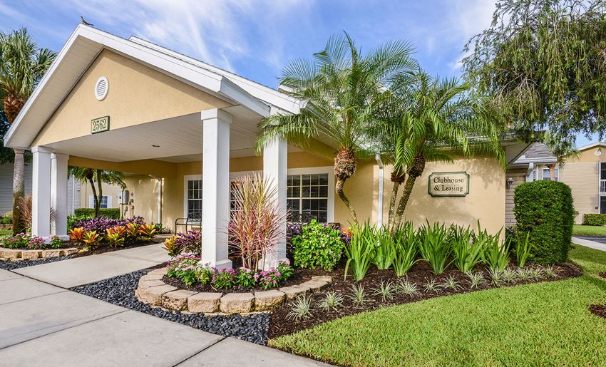 Hunters Glen Apartments Sarasota Clubhouse - Photo Gallery 1