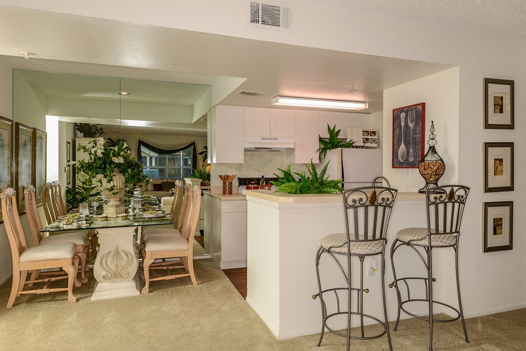 Hunters Glen Apartments Sarasota Florida Dining Table Area Near Kitchen