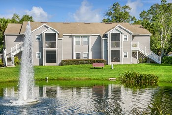 Colonial Pointe Apartments Orlando Florida Building From Lake - Photo Gallery 2
