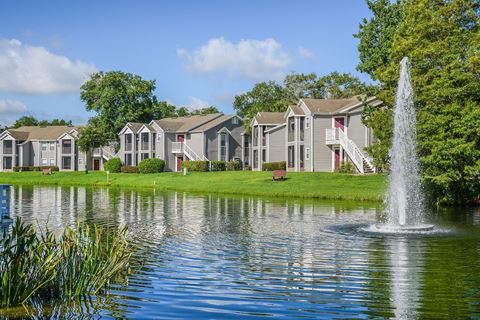 Colonial Pointe Apartments Orlando Florida Buildings Lake Fountain Daytime