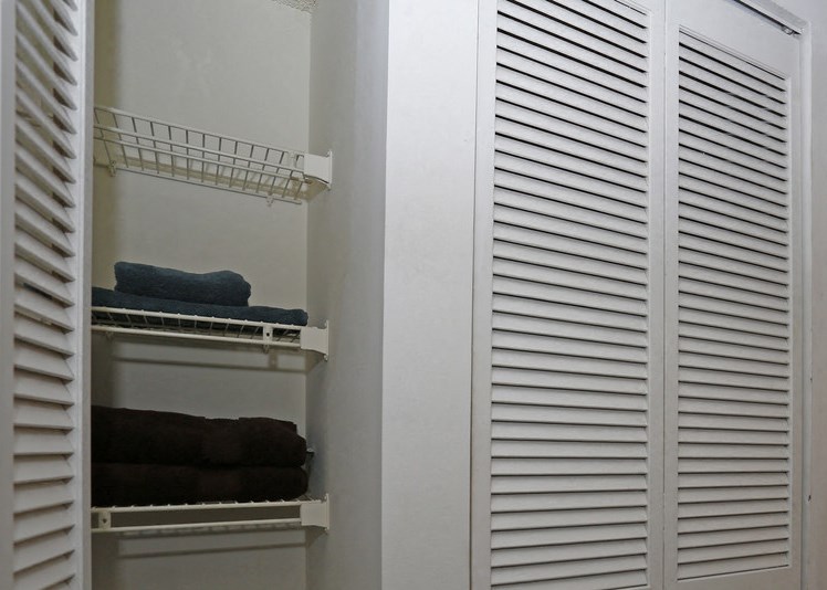Brookside Manor Apartments Brandon Florida HVAC Air Conditioning Washer Dryer