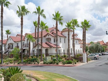 Building Building at Dominion Courtyard Villas, Fresno, CA - Photo Gallery 2